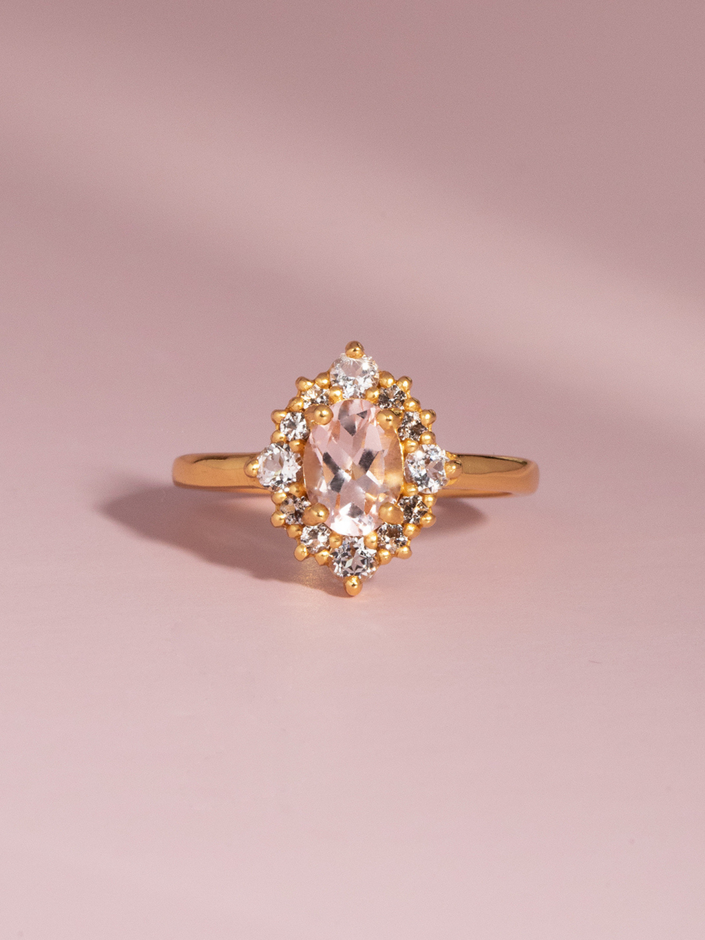 Bague halo en morganite rose et vermeil en or 18 carats 