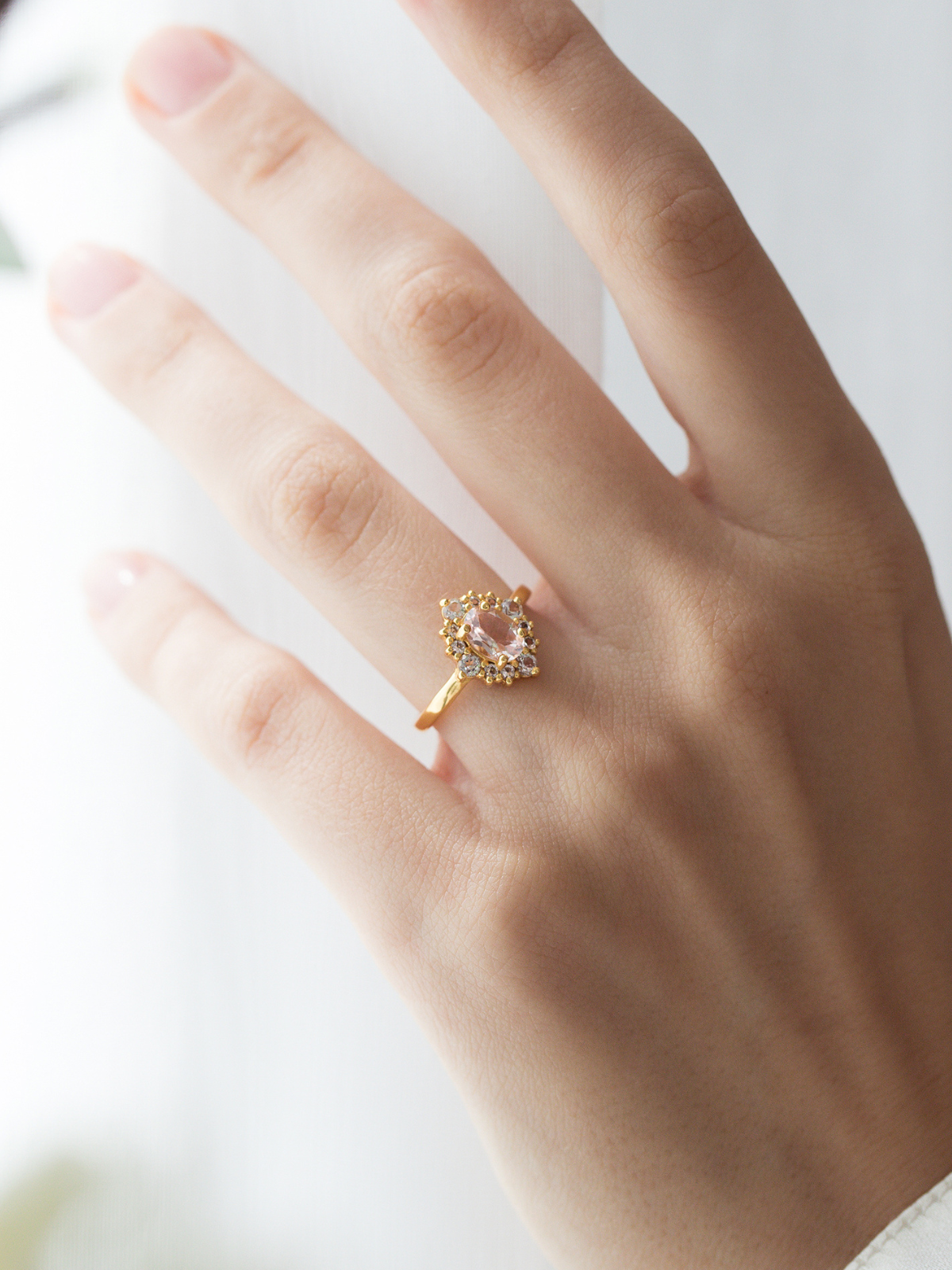 Bague halo en morganite rose et vermeil en or 18 carats 