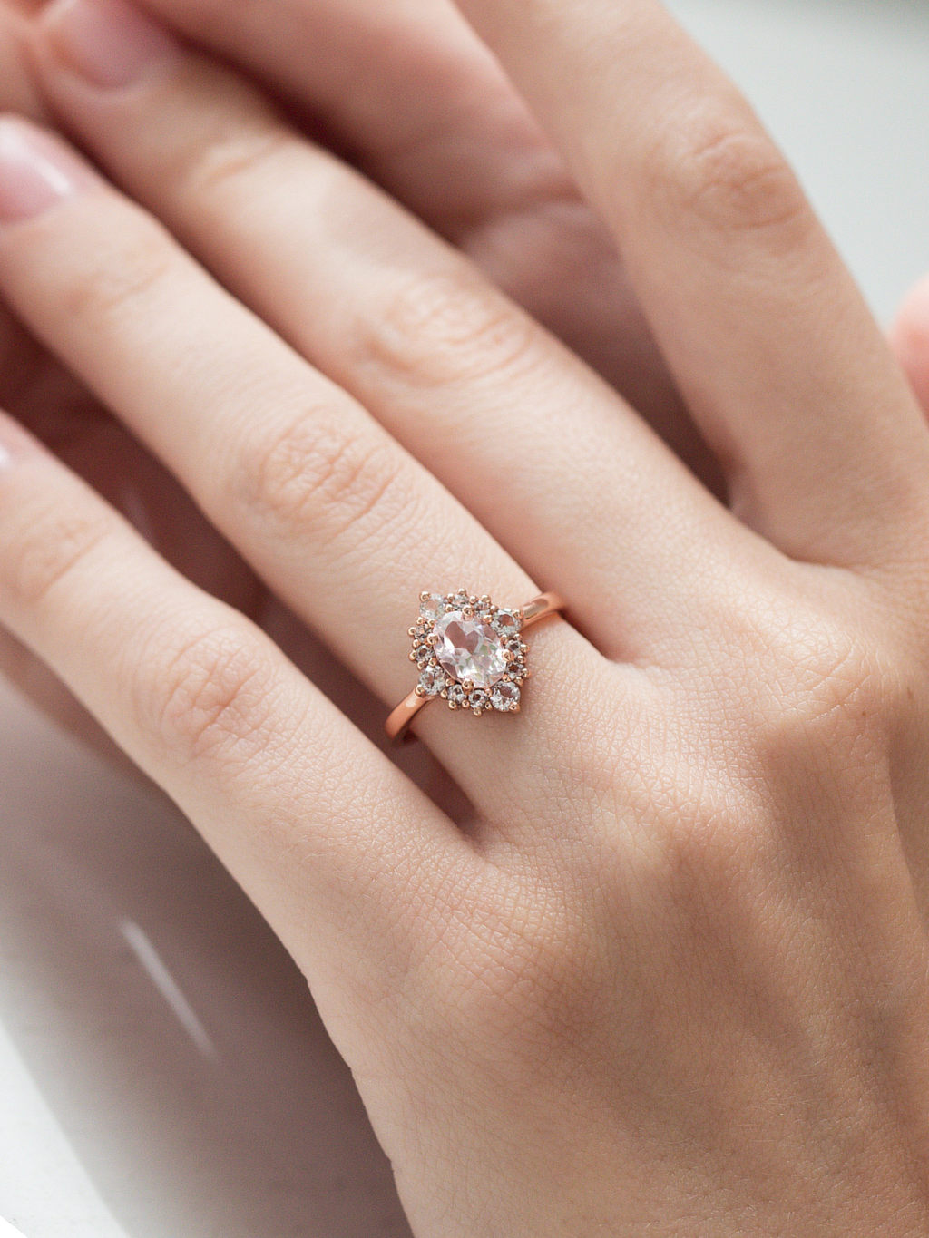 Bague halo en morganite rose et vermeil rose 18 carats 
