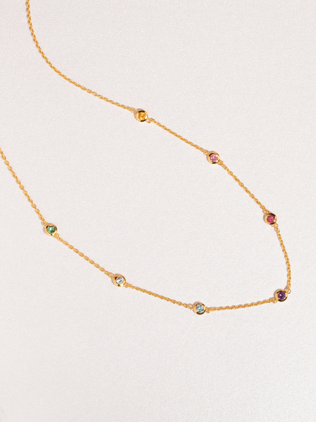 Collier en pierres précieuses arc-en-ciel en vermeil or 18 carats