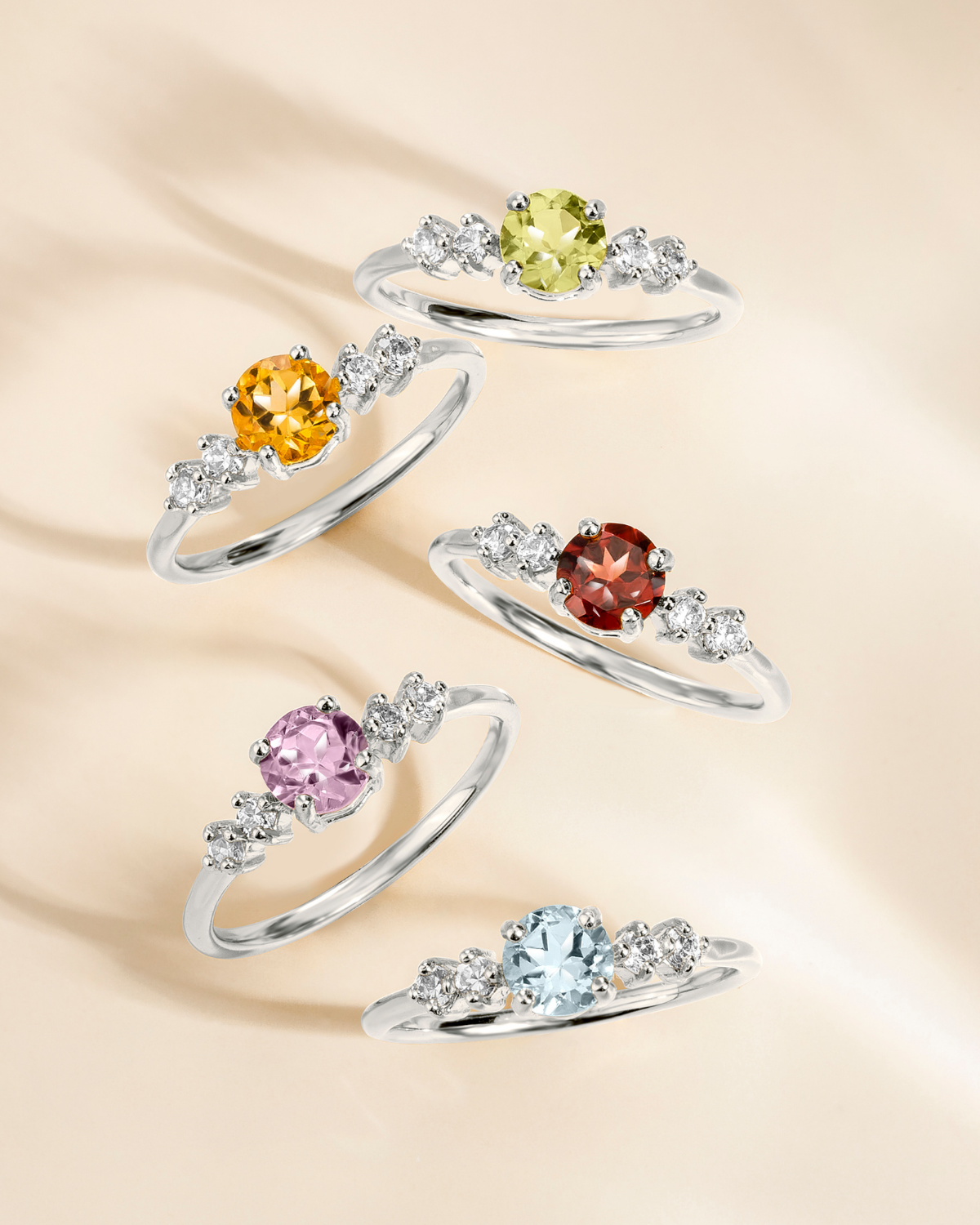 Ring mit fünf Steinen, Himmelblauer Topas, aus Sterlingsilber