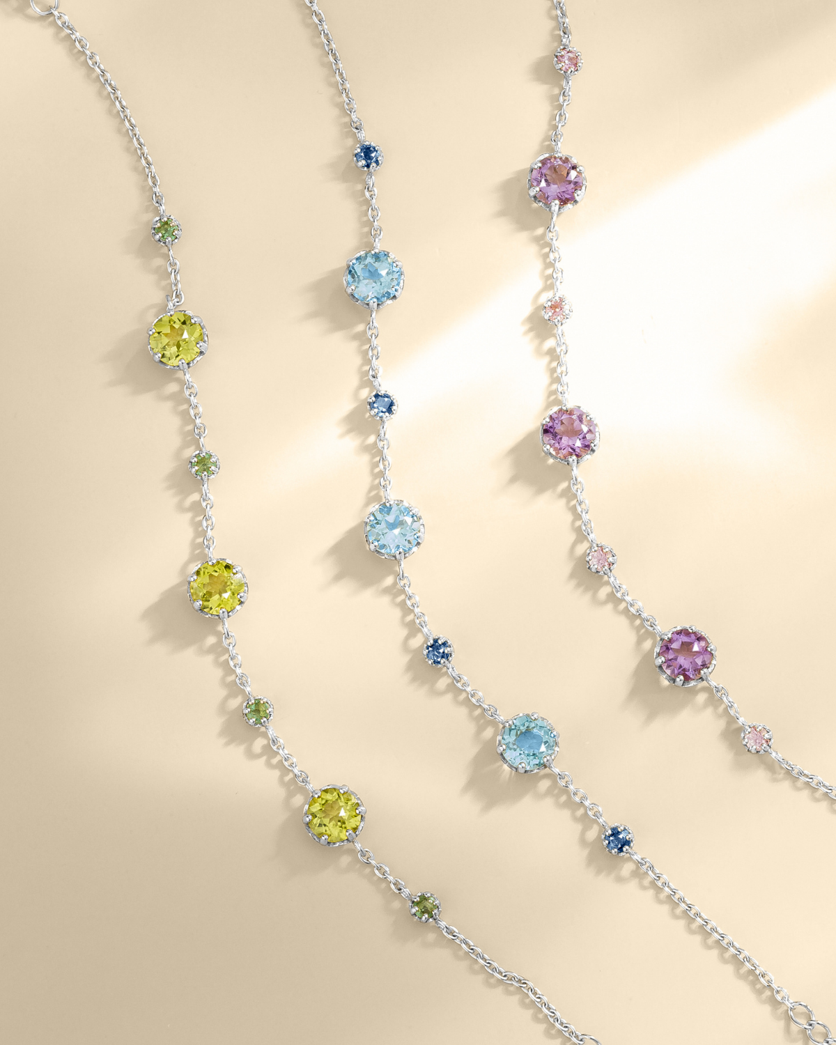 Bracelet en argent sterling orné de saphirs roses et d'améthystes