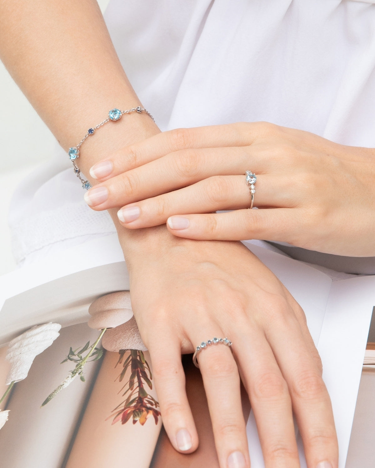 Ring mit fünf Steinen, Himmelblauer Topas, aus Sterlingsilber