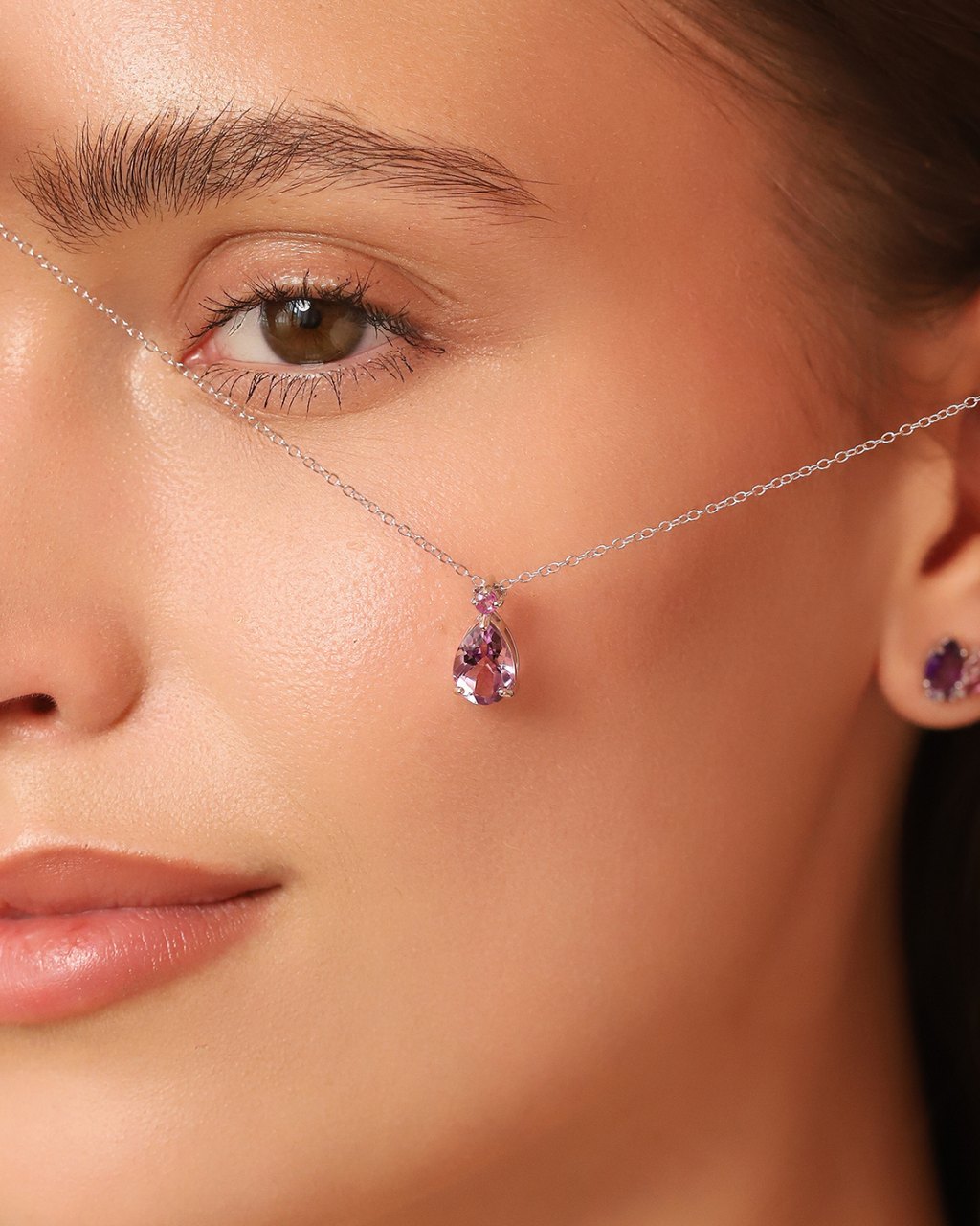 Collier pendentif en argent sterling orné d'un rubis rose et d'une améthyste taille poire