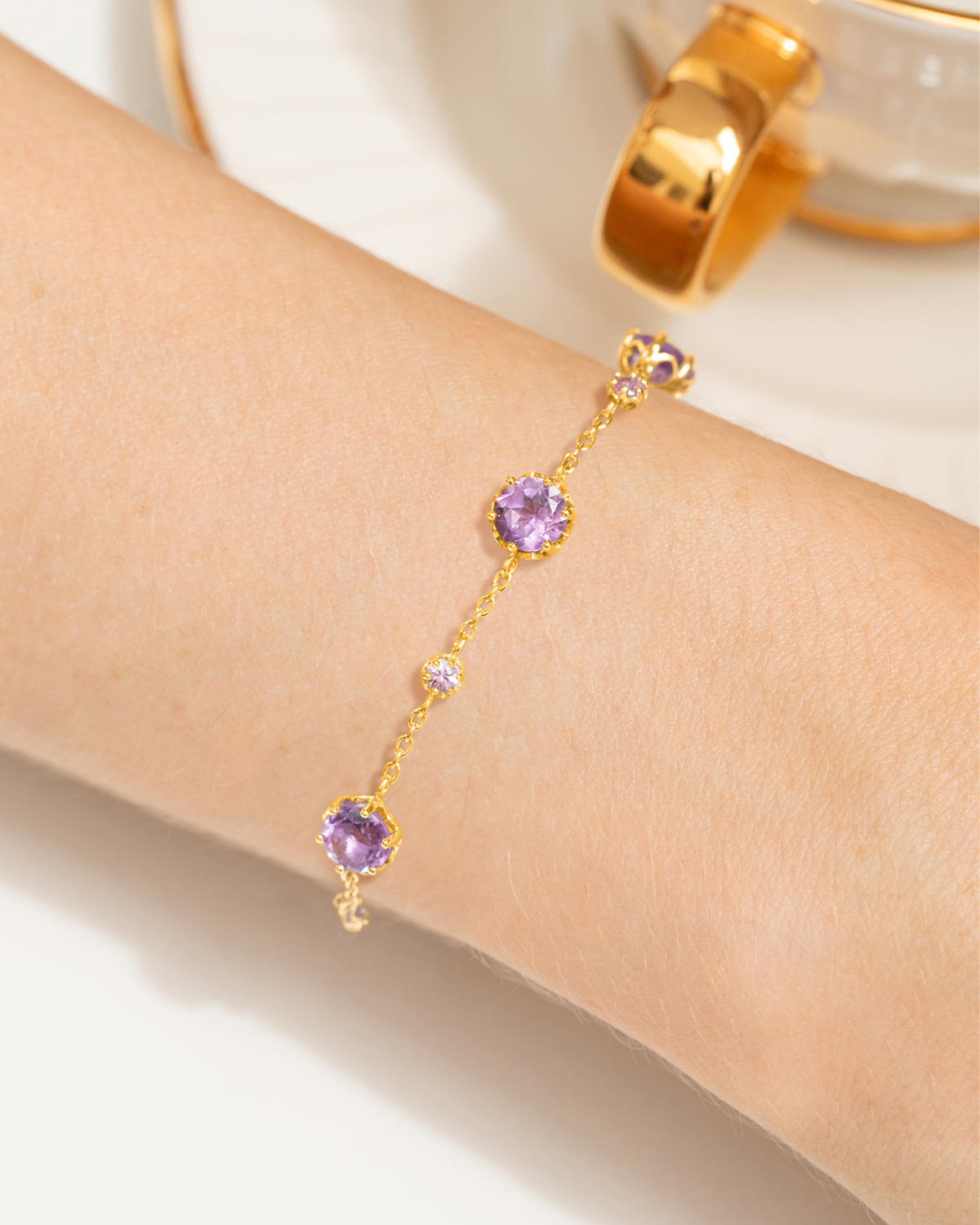 Bracelet en vermeil or 18 carats avec saphir rose et améthyste