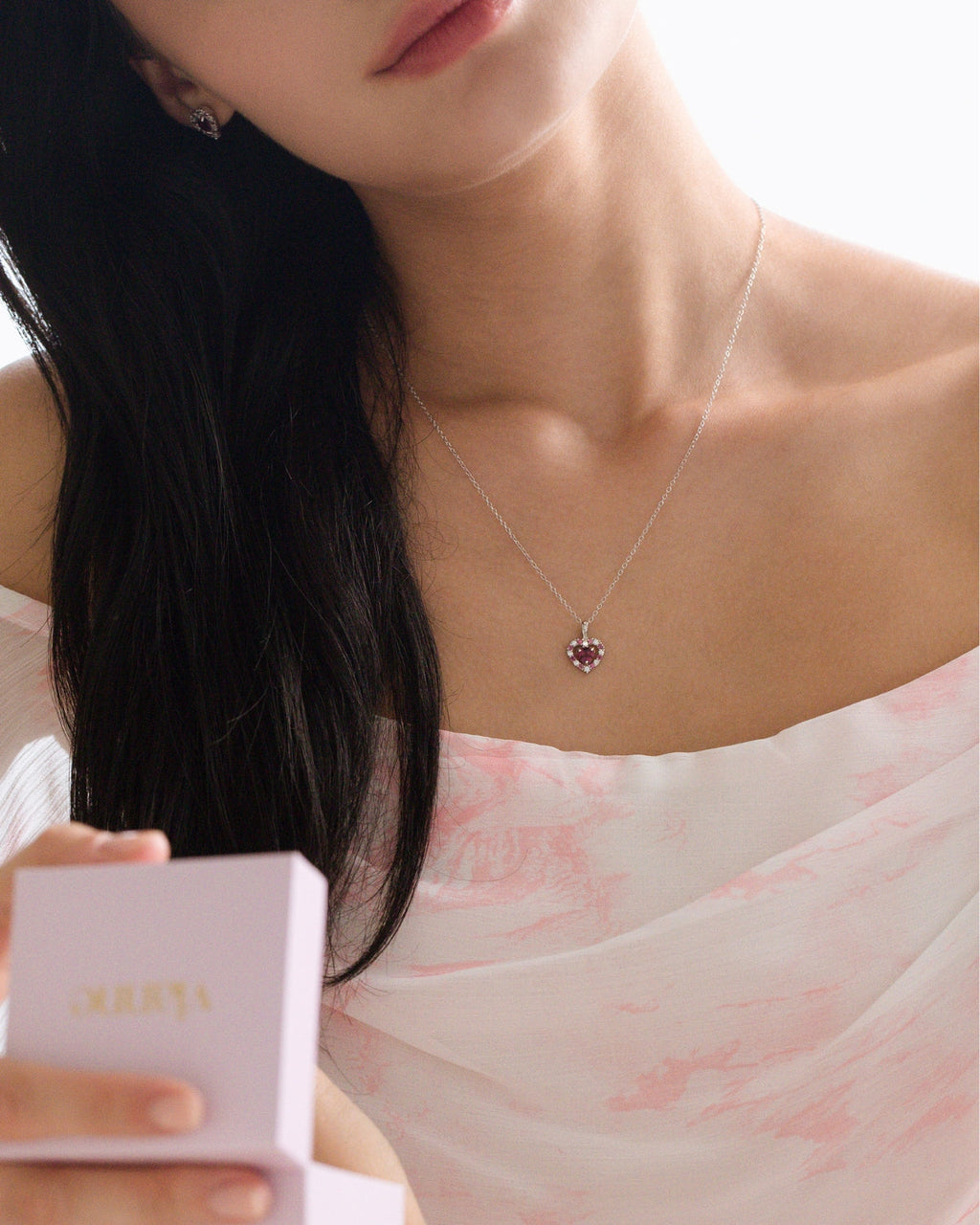 Collier pendentif cœur rouge en grenat rhodolite et argent sterling