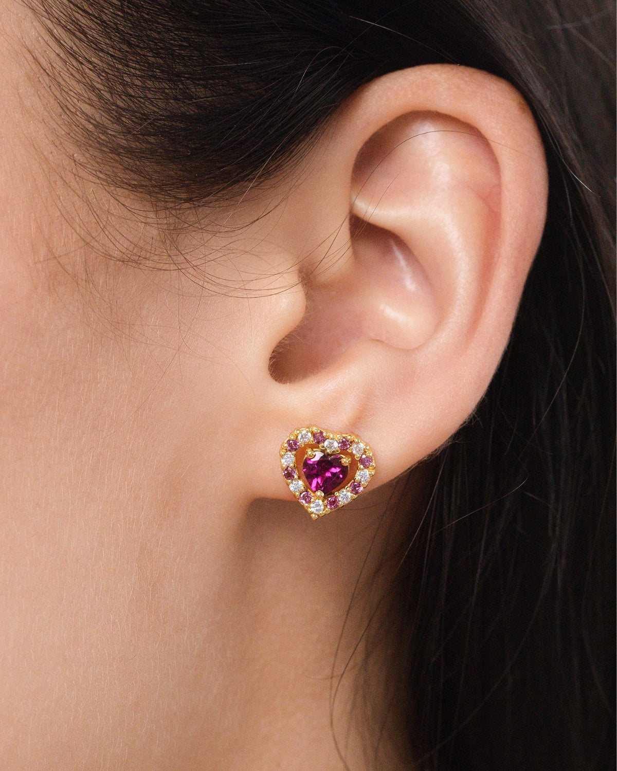 Boucles d'oreilles puces en grenat rhodolite cœur rouge, en vermeil or 18 carats