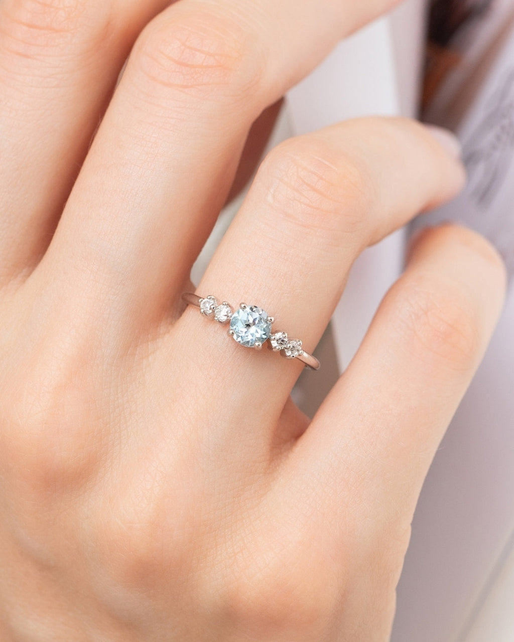 Ring mit fünf Steinen, Himmelblauer Topas, aus Sterlingsilber