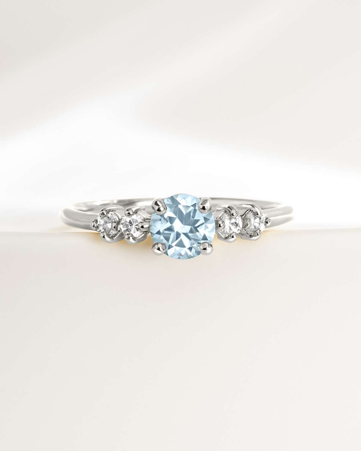 Ring mit fünf Steinen, Himmelblauer Topas, aus Sterlingsilber