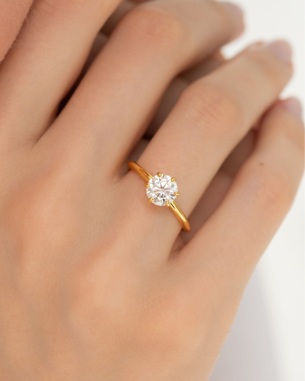 Bague de fiançailles solitaire en moissanite ronde de 1 carat, en vermeil d'or 18 carats