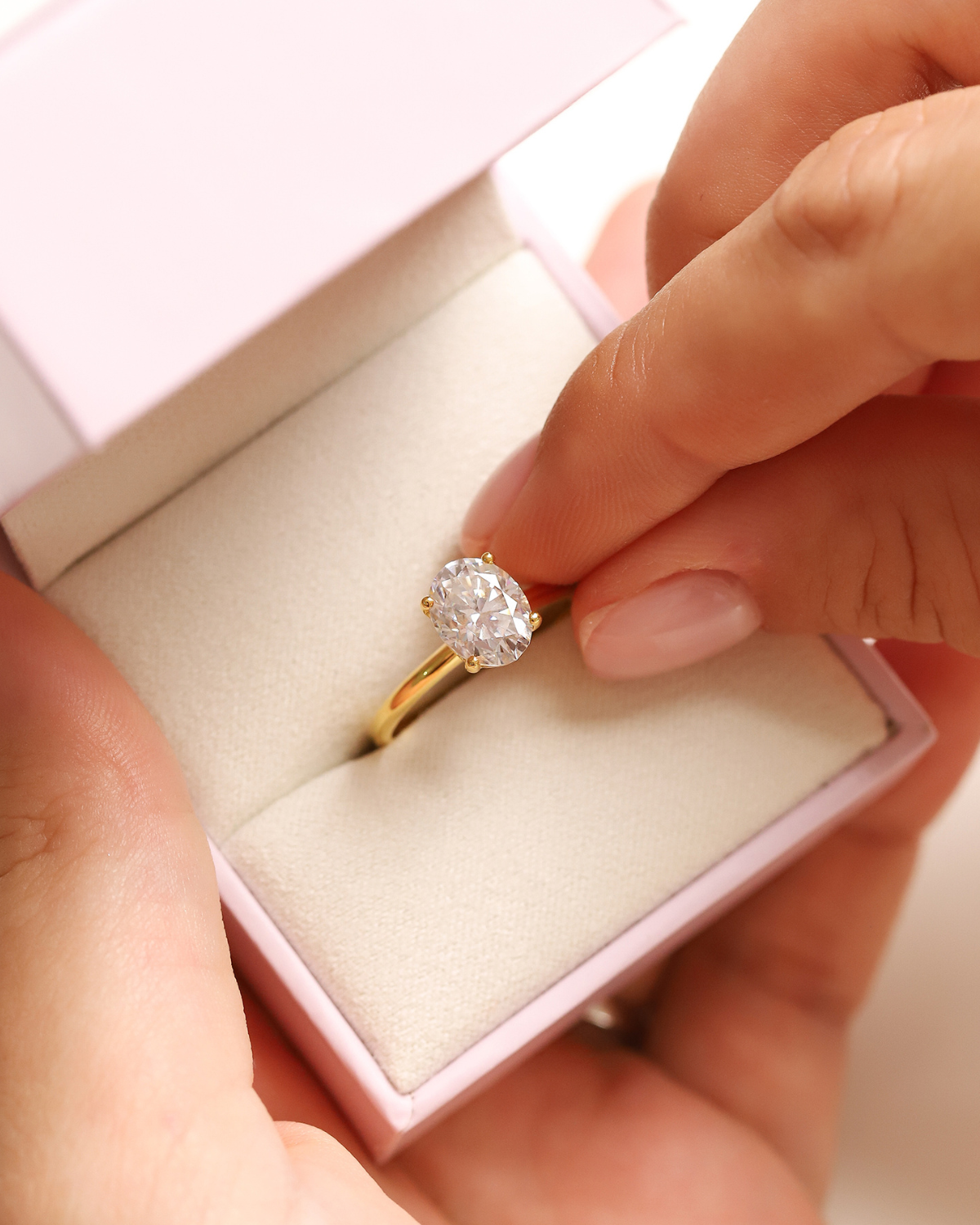 Bague de fiançailles solitaire en moissanite ovale de 2 carats, en vermeil d'or 18 carats