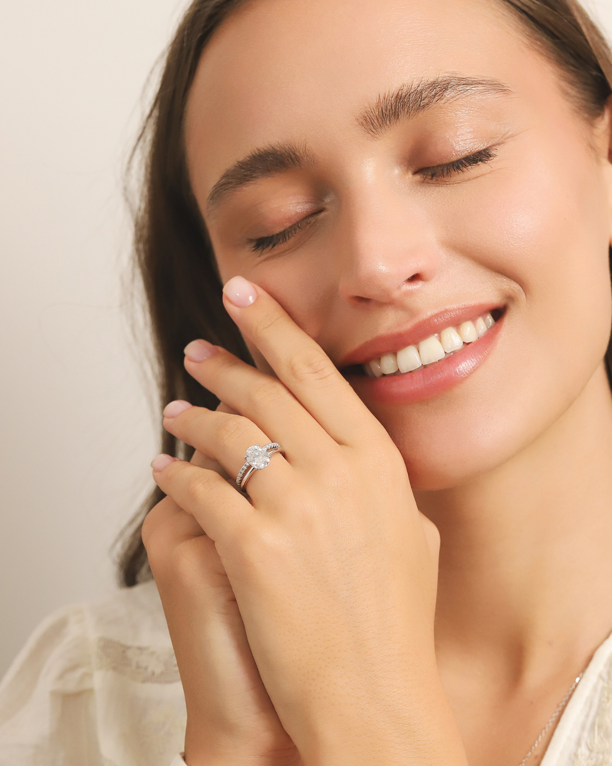 Bague de fiançailles solitaire ovale en moissanite de 2 carats, en argent sterling