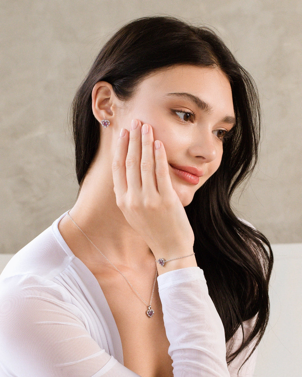 Bracelet en argent sterling orné d'un cœur violet et d'une améthyste lavande.