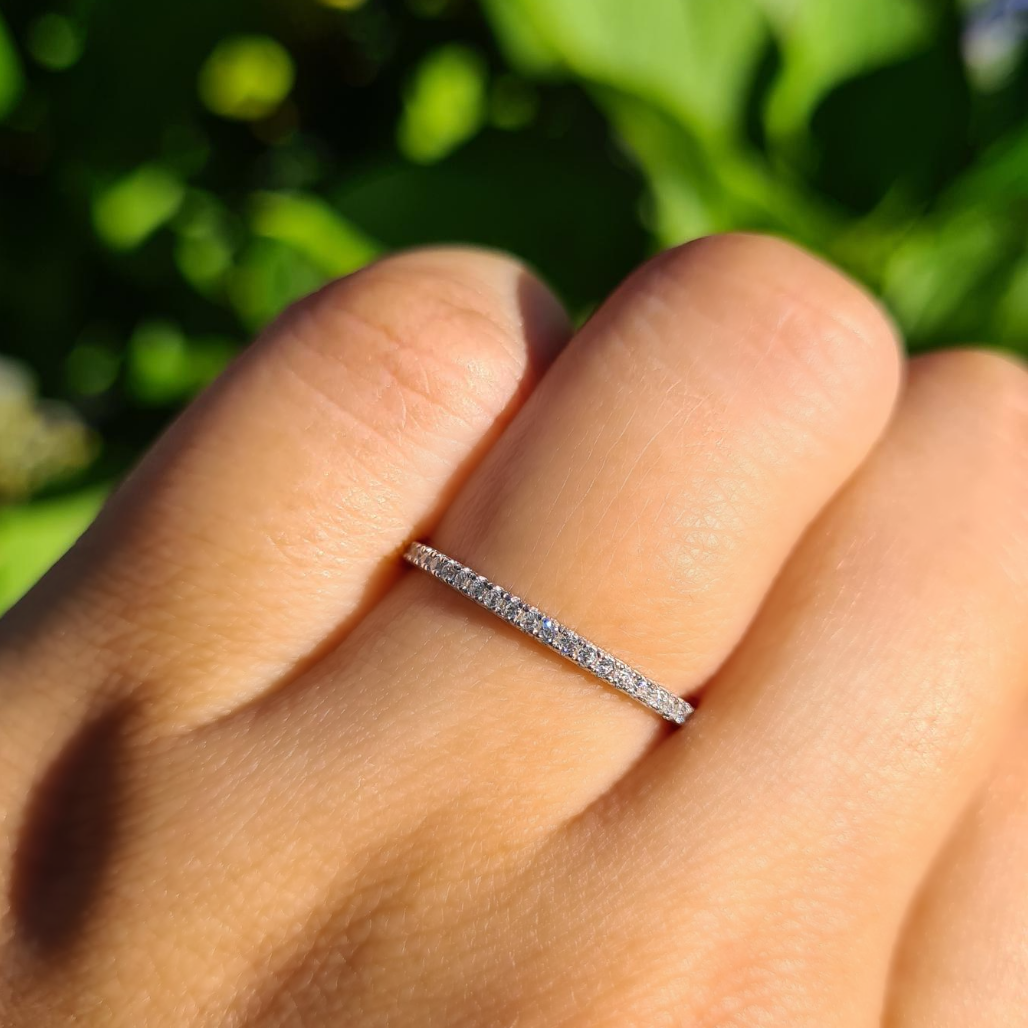 Bague d'éternité fine (1,2 mm) en argent sterling
