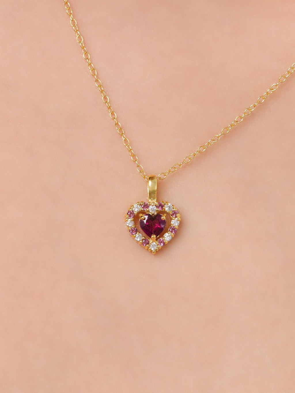 Collier pendentif en grenat rhodolite cœur rouge, en vermeil or 18 carats
