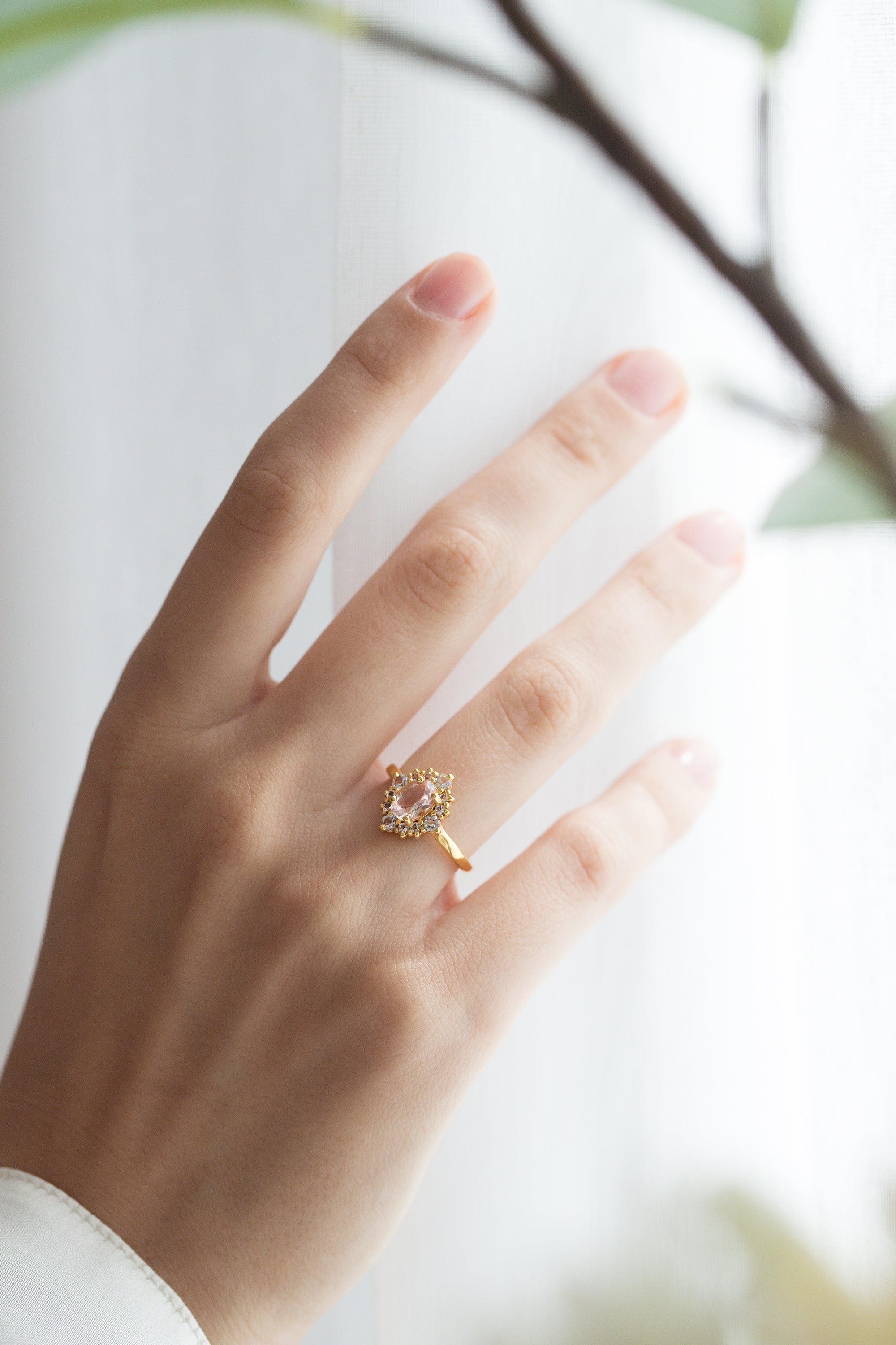 Bague halo en morganite rose et vermeil en or 18 carats 