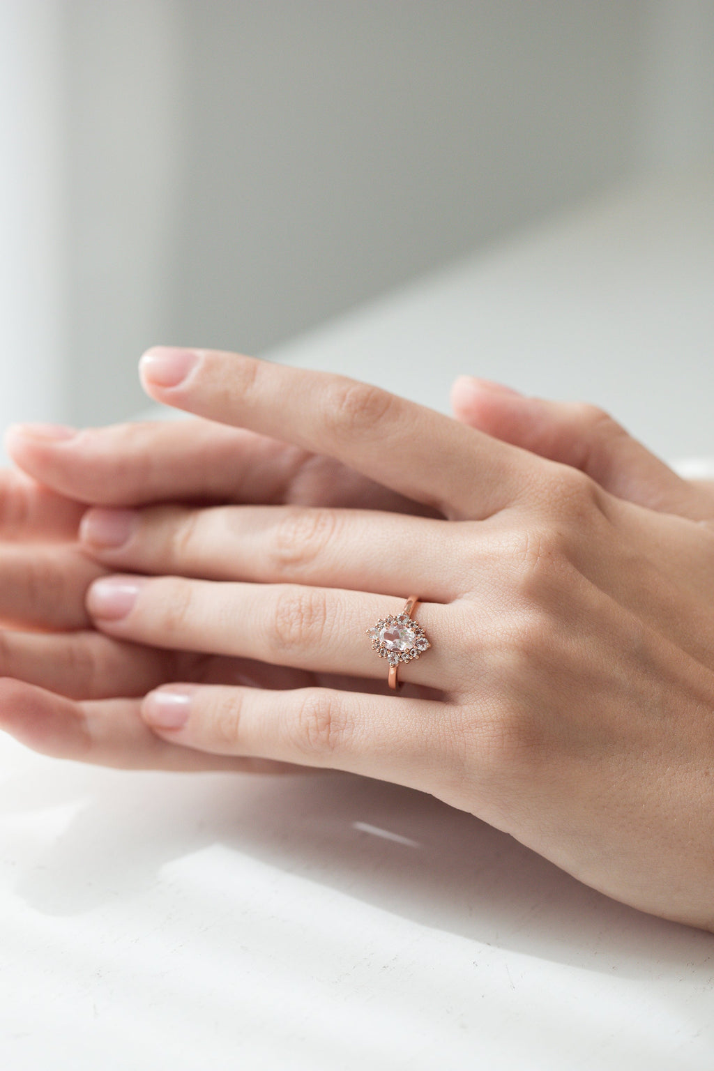 Bague halo en morganite rose et vermeil rose 18 carats 