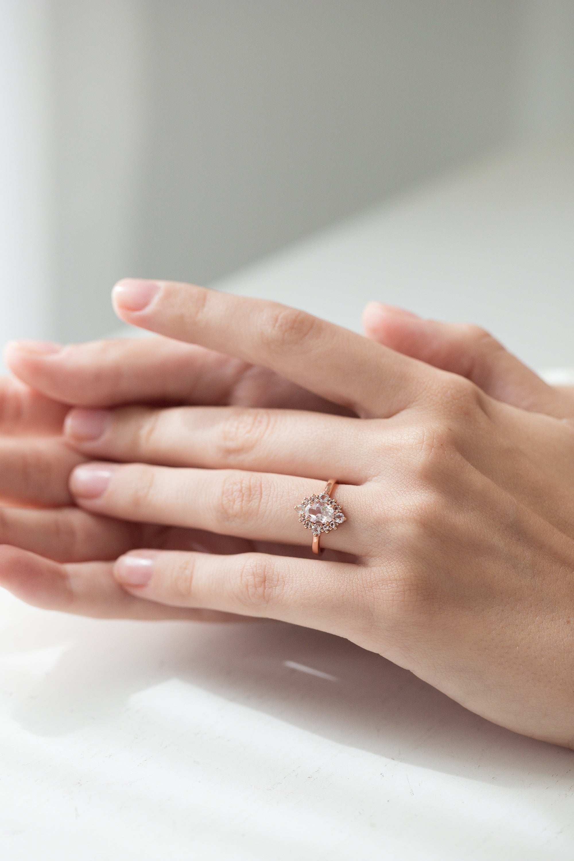 Bague halo en morganite rose et vermeil rose 18 carats 