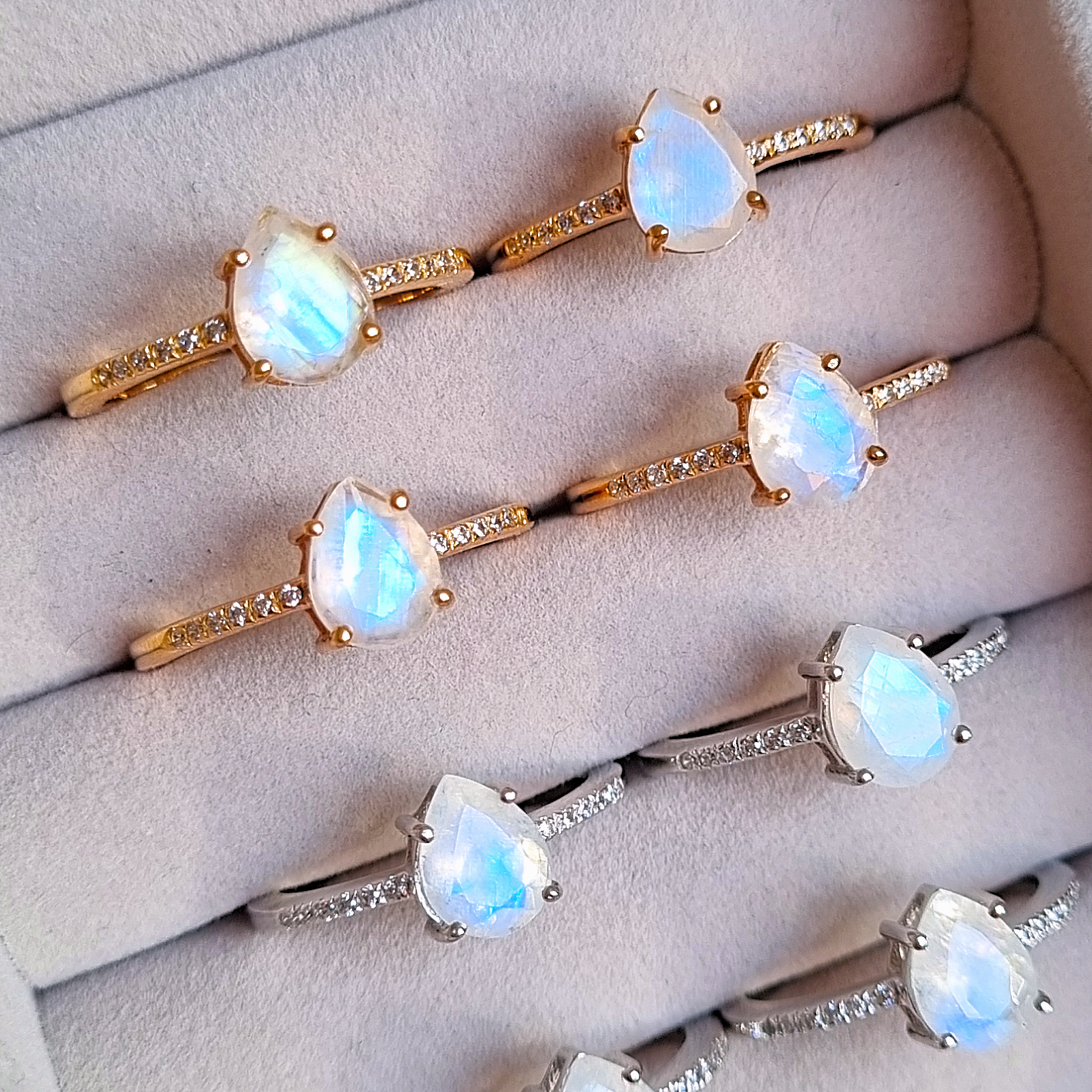 Bague en pierre de lune arc-en-ciel en vermeil or rose