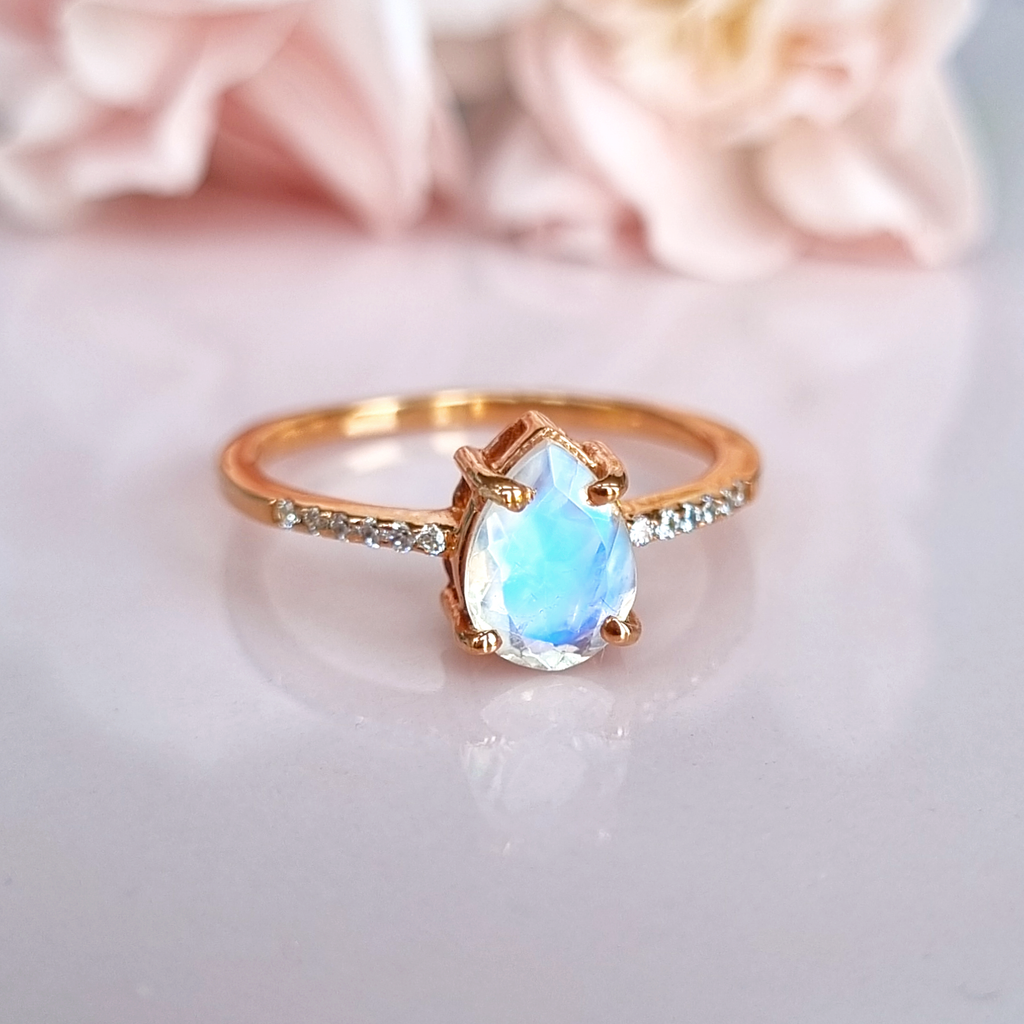 Bague en pierre de lune arc-en-ciel en vermeil or rose