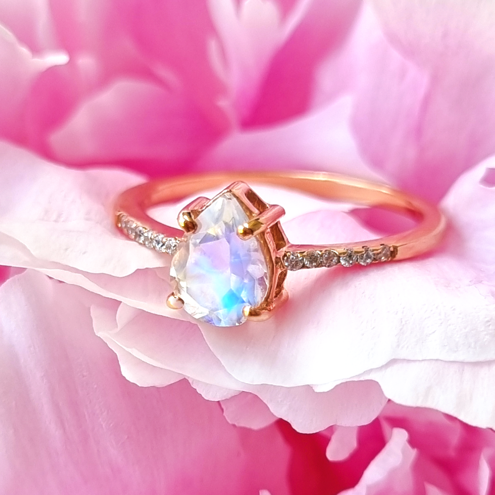 Bague en pierre de lune arc-en-ciel en vermeil or rose