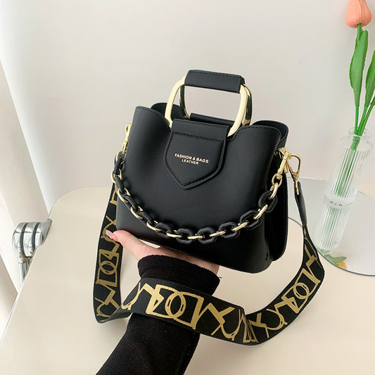 2023 Summer New Fashion Women's Bag Shoulder Casual Commuting Bag Chain Decorative Handbag Textured Crossbody Bag