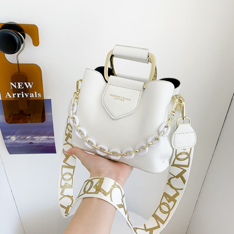 2023 Summer New Fashion Women's Bag Shoulder Casual Commuting Bag Chain Decorative Handbag Textured Crossbody Bag