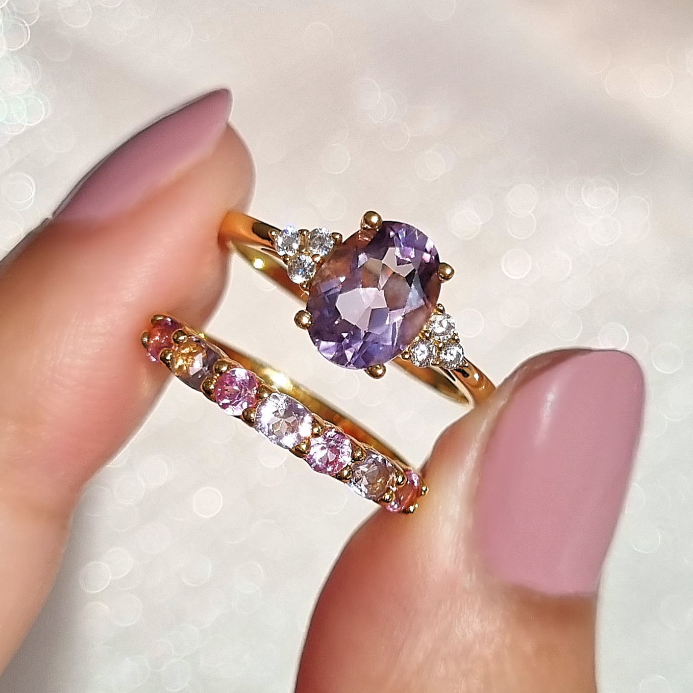 Alliance demi-éternité en vermeil or 18 carats, saphir rose et améthyste rose