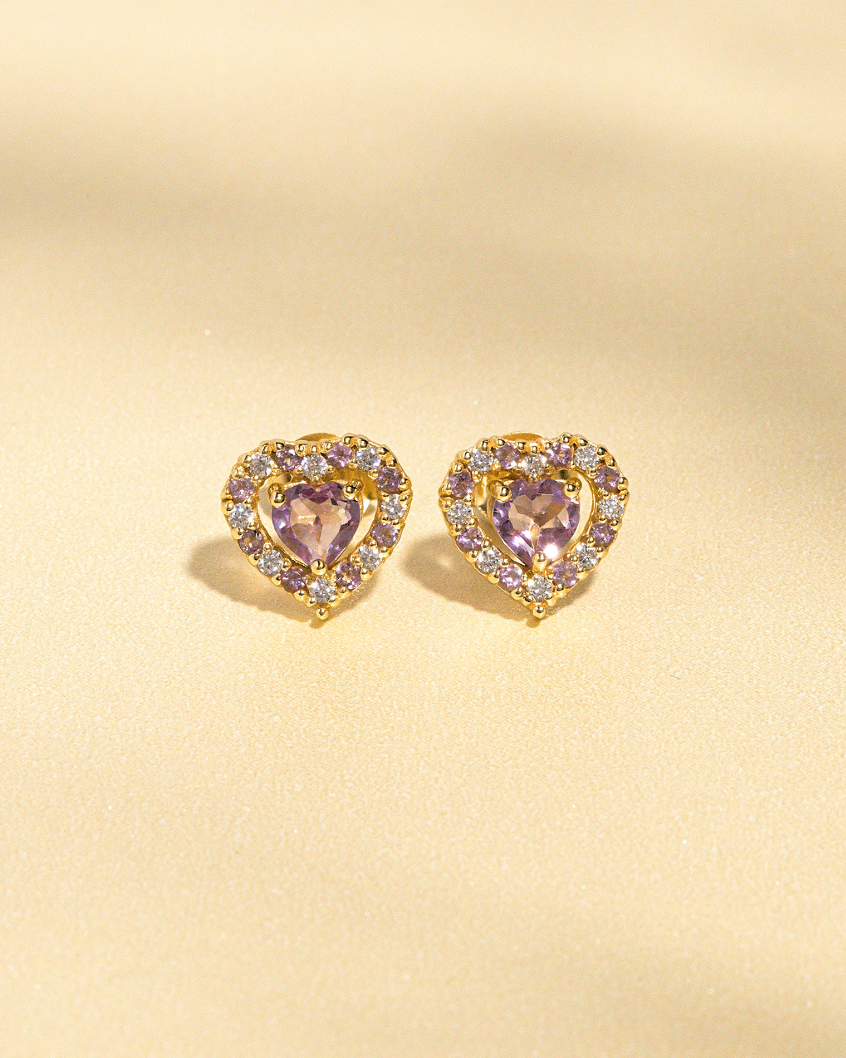 Boucles d'oreilles puces en améthyste lavande en forme de cœur violet, montées sur vermeil en or 18 carats