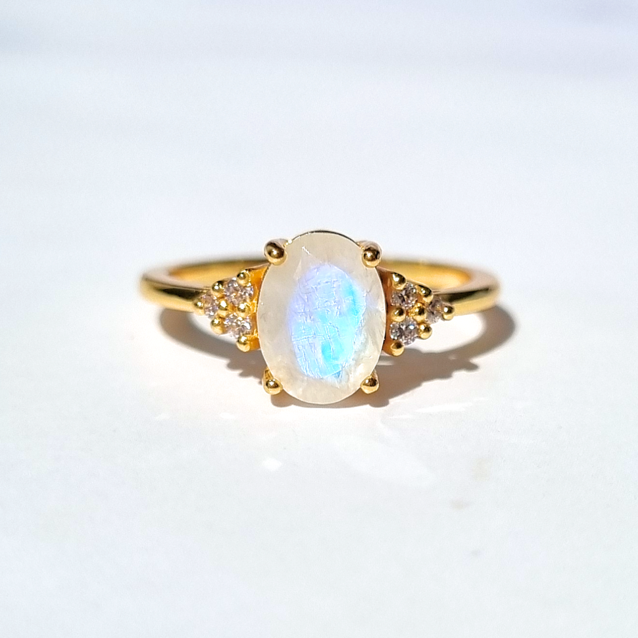 Bague en pierre de lune arc-en-ciel en vermeil or 18 carats (taille ovale)