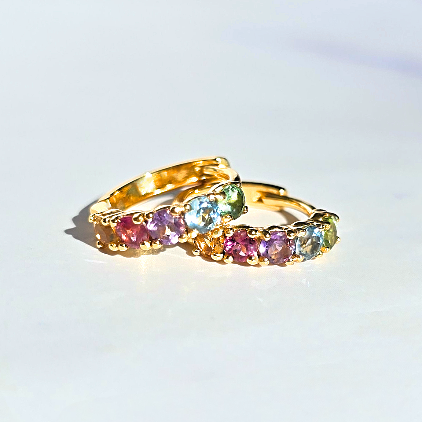 Boucles d'oreilles créoles Rainbow Gemstone en vermeil or 18 carats