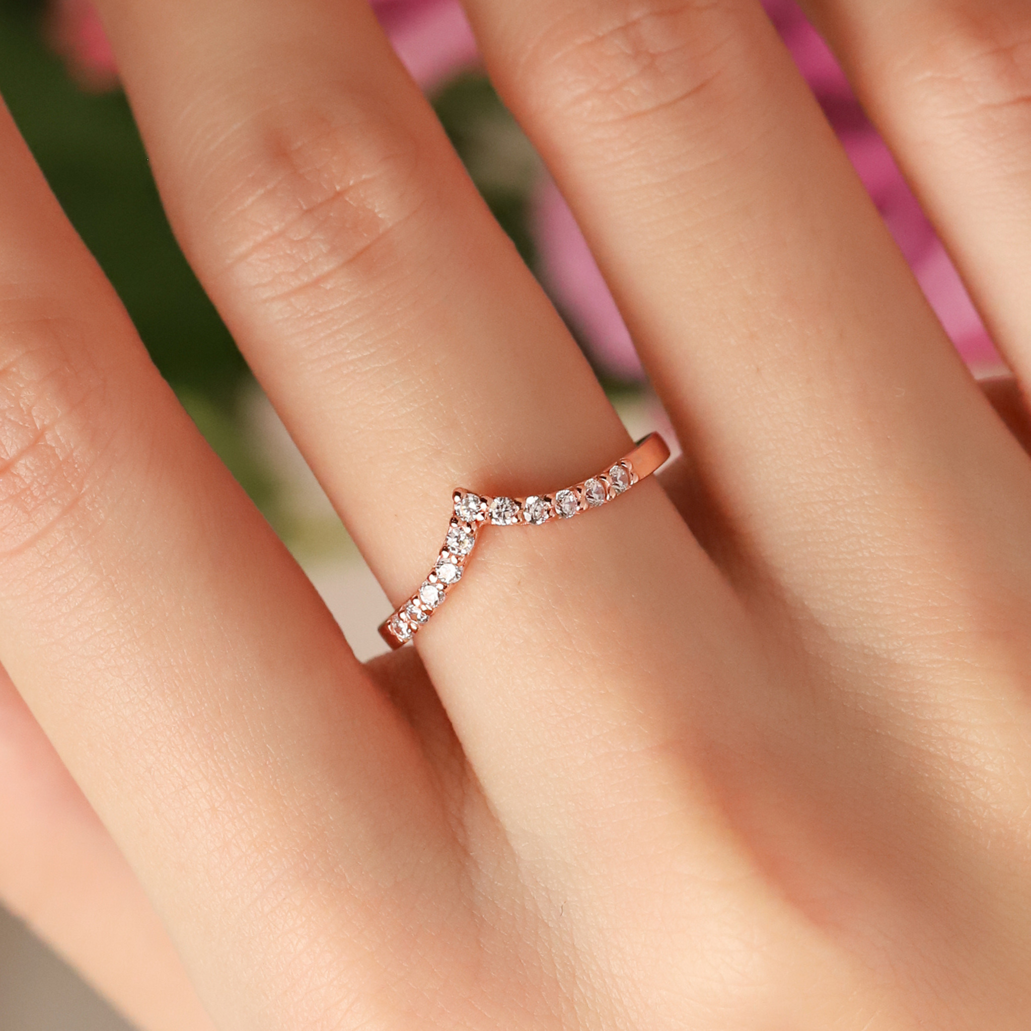 Bague d'éternité incurvée en forme de V en vermeil or rose 18 carats