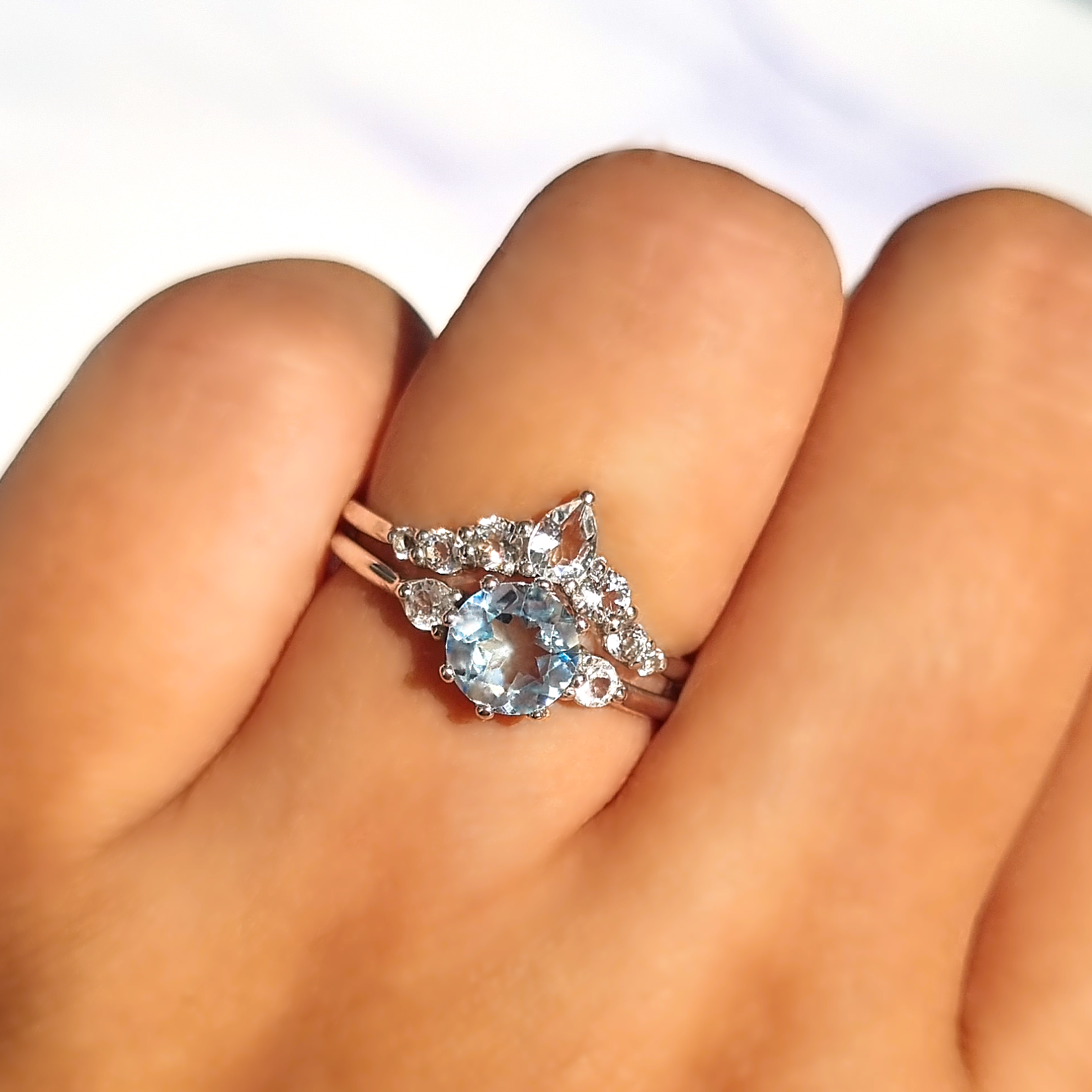 Bague Selene en topaze bleue sertie sur argent sterling 