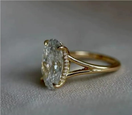 Bague ovale vintage en or et cristal vert